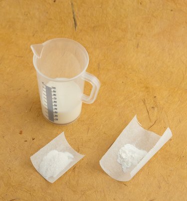 Measured milk and gelling ingredients